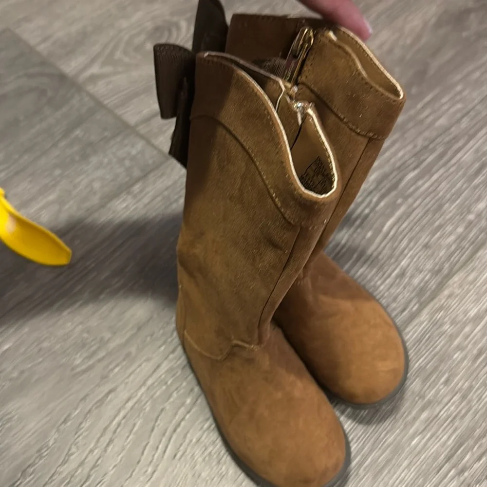 Kenneth Cole bow boots